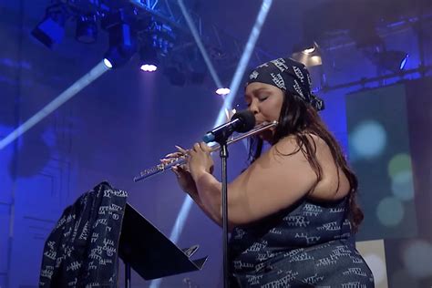 Lizzo Flutes Up Sam Smith and Kim Petras‘ ’Unholy‘ for BBC Live Lounge