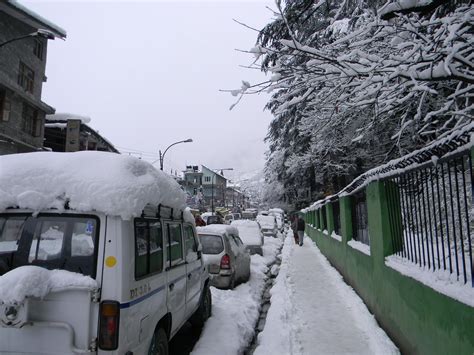 Alert after heavy snowfall in Manali - Discover Kullu Manali