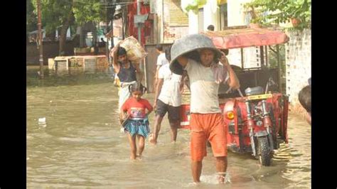 Floods leave behind a trail of devastation in Varanasi - Hindustan Times