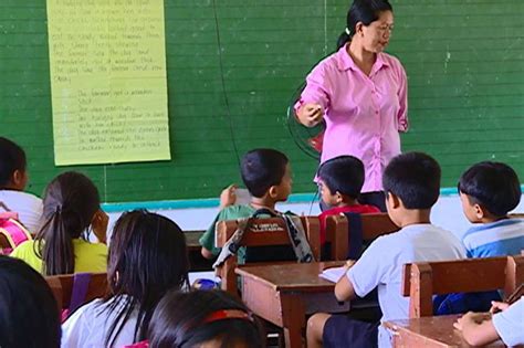 Mga mag-aaral sa Isabela, wala pa ring libro | ABS-CBN News