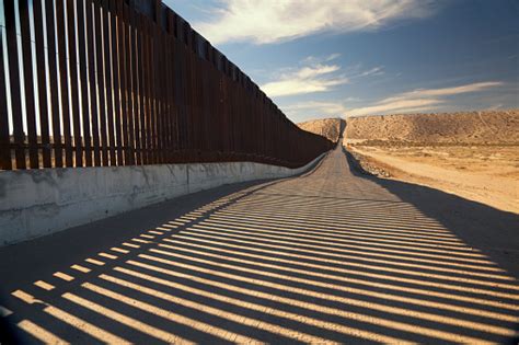 Border Wall Pictures | Download Free Images on Unsplash