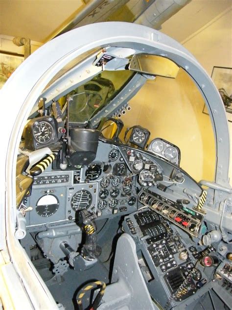 Blackburn buccaneer, Cockpit, Buccaneers