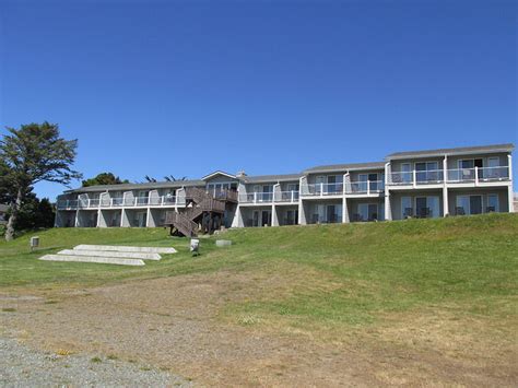 Pacific Reef Hotel Review - Gold Beach Oregon - Nancy D Brown