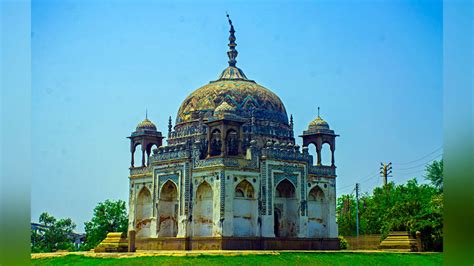 Heritage Tour | Tomb of Lal Khan and Rajghat are two historical places ...