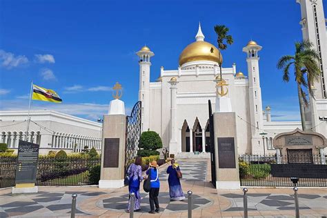 The Do’s and The Don’ts: Visiting a Mosque in Brunei - Brunei Tourism