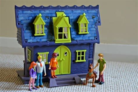 Scooby Doo Mystery Mansion Playset & Figures {Review} | Boo Roo and ...