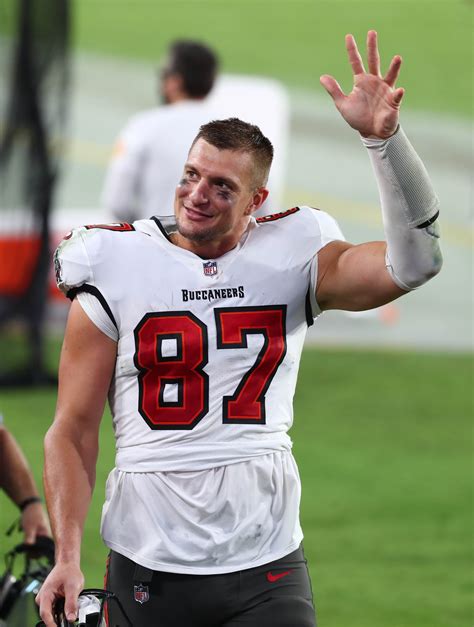 Buccaneers TE Rob Gronkowski announces retirement on Instagram