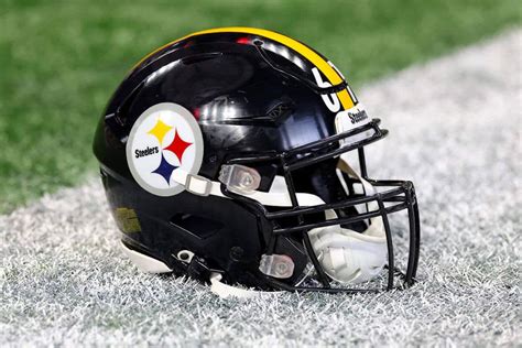 Why Is Pittsburgh Steelers' Logo Is Only on One Side of Their Helmets? - Sportscasting | Pure Sports