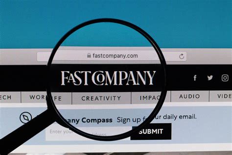 Fast Company logo under magnifying glass - Creative Commons Bilder