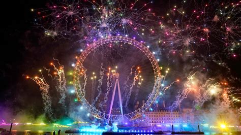 New Year's Eve latest: Happy New Year! UK rings in 2024 with fireworks ...