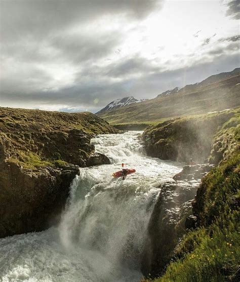 Kayaker going over waterfall : MostBeautiful