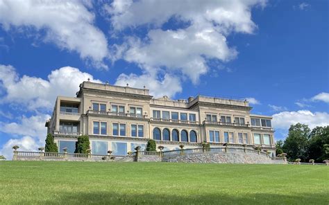 Stone Manor, Lake Geneva : r/ArchitecturePorn