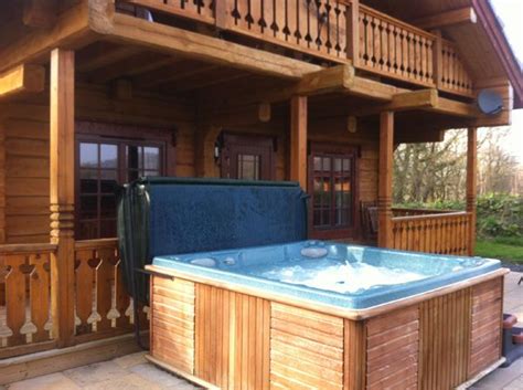 log cabin hot tub | hot tub on deck cabin setting cabin exterior modern ...