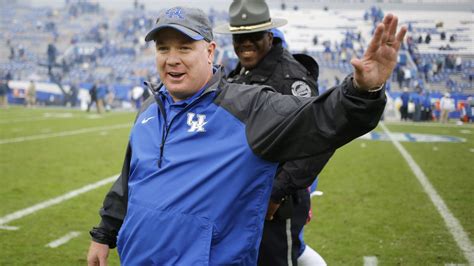 Kentucky Football: Mark Stoops Gets Extension Through 2019, And A Raise ...