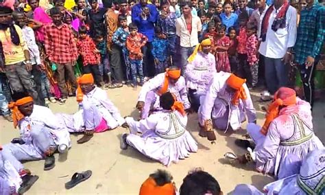 12 Best Traditional Folk Dances of Gujarat with Images