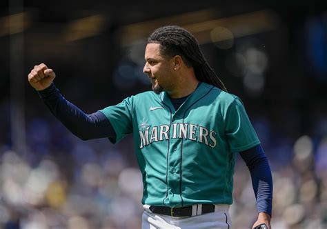 Luis Castillo strikes out 10 as Mariners beat Pirates 5-0