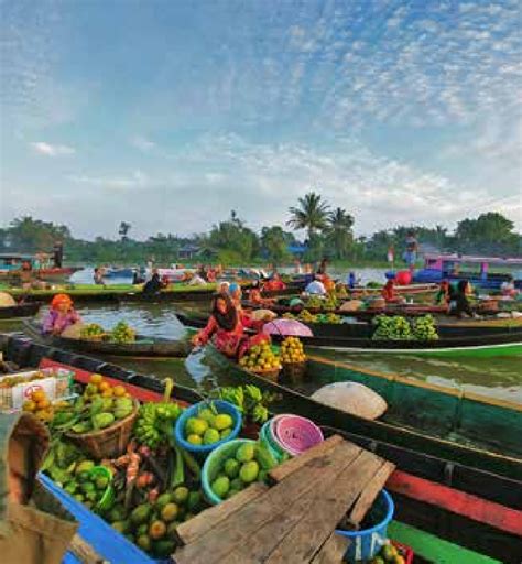 Floating market in Martapura river, Banjarmasin, South Kalimantan... | Download Scientific Diagram