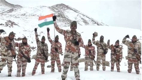 Republic Day 2021: Indo-Tibetan Border Police march with Tricolour at ...