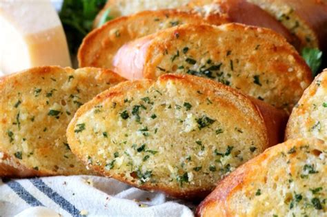 Easy Homemade Garlic Bread | Recipe - The Anthony Kitchen