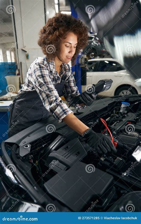 Standard Procedure for Computer Diagnostics Car in Auto Repair Shop ...