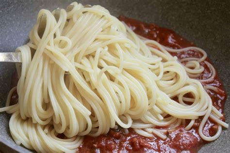 Spaghetti Sauce (Easy Italian Recipe with 6 Ingredients) - Christina's Cucina