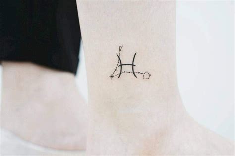 10 Simple Pisces Tattoo Designs You'll Love to Have on Your Skin Now