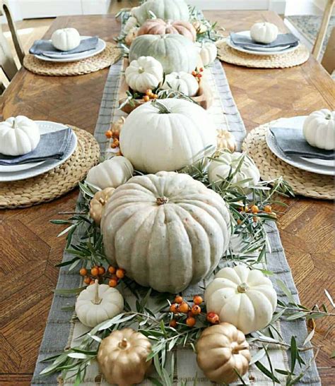 25+ Beautiful And Elegant Centerpiece Ideas For A Thanksgiving Table | Fall table centerpieces ...