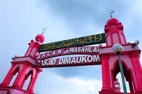 The Majestic Pink Mosque in Maguindanao - From The Highest Peak to The ...