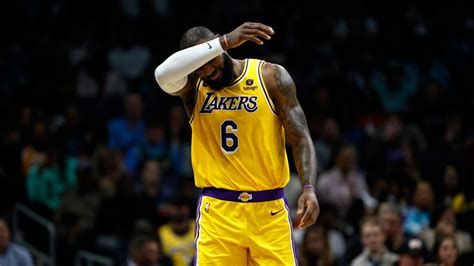 LeBron James told he's 'f*****' after making Los Angeles Lakers contract decision - Mirror Online