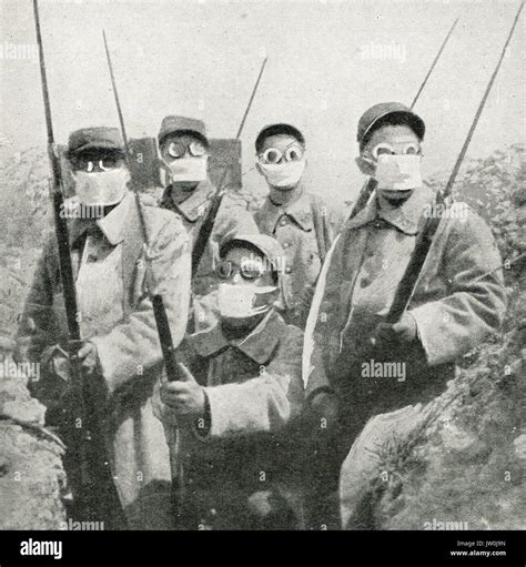 French soldiers wearing gas masks, WW1 Stock Photo - Alamy