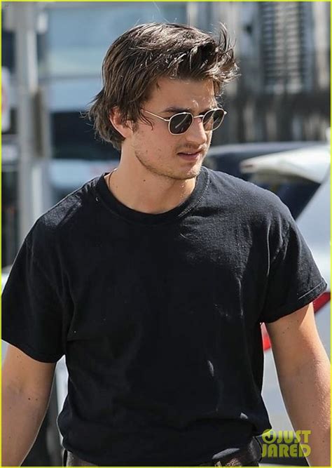 Joe Keery's Signature Hair is Back After He Made Headlines for New Hairdo: Photo 4354782 ...