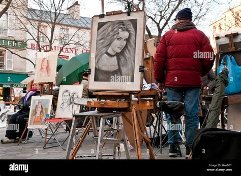 Painters in Place du Tertre, Montmartre Paris, France Stock Photo - Alamy