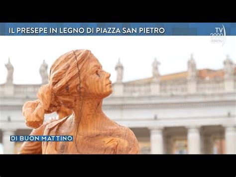 Il Presepe di legno in Piazza San Pietro - Di buon mattino