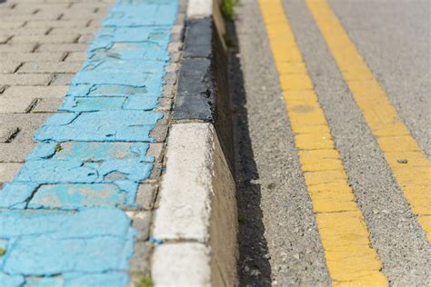 The Guide to Colored Curb Zones in California | YourMechanic Advice