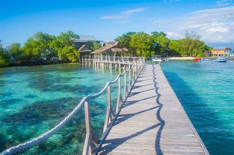 Solomon Islands Hotels + Accommodation - 18 Rustic Places to Stay