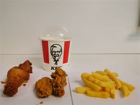 We bought a KFC 'Bucket for 1' — here's what R29.99 gets you | Businessinsider