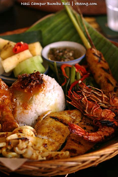 nasi-campur-bumbu-bali by vkeong, via Flickr | Asian recipes, Bali food, Indian food recipes