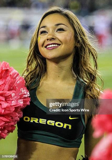 129 Oregon Ducks Cheerleaders 2014 Stock Photos, High-Res Pictures, and Images - Getty Images