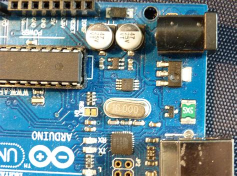 Replacing a damaged Arduino Uno voltage regulator – 42 Bots