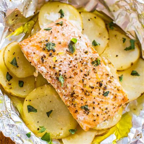 Potato & Salmon Foil Packets (Easiest Baked Salmon!) - Averie Cooks