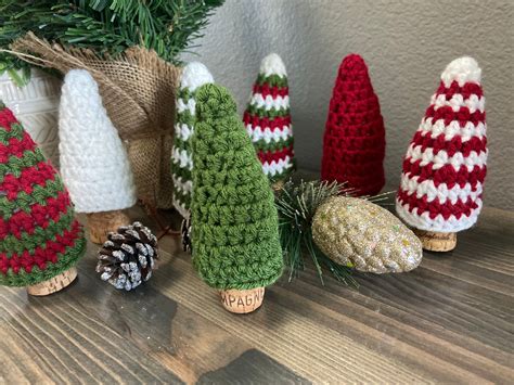 Vintage Mini Crochet Christmas Tree – A Bit Unraveled