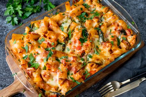 Simple Cheesy Pasta Bake Recipe With Chicken, Bacon and Spinach