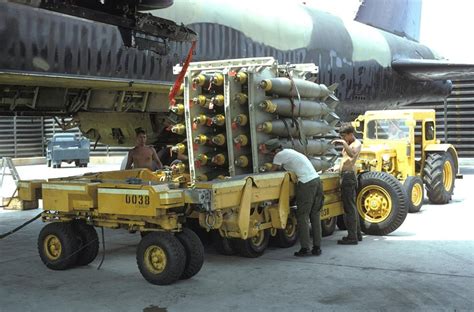 Impressive photos show B-52 bombers taking part in Operation Linebacker ...