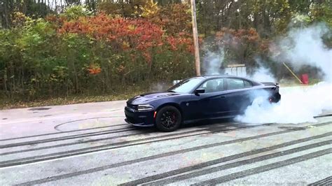 2015 Dodge Charger SRT Hellcat burnout. - YouTube