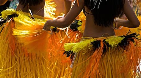 4 Types of Famous Traditional Hawaiian Dance - City Dance Studios