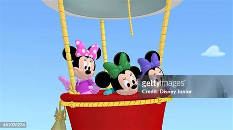 Minnie Winter Bow Show Photos and Premium High Res Pictures - Getty Images