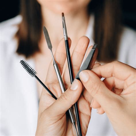 The Best Tweezers for Eyebrows: Your Guide!