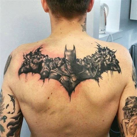 Tatuajes de Batman in 2021 | Back tattoos for guys, Batman tattoo, Back tattoos