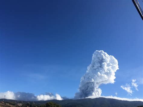 Poás Volcano eruption - CAMINO TRAVEL