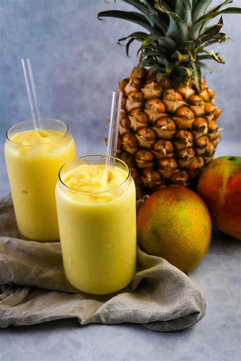 Mango Pineapple Smoothie - Keeping It Relle